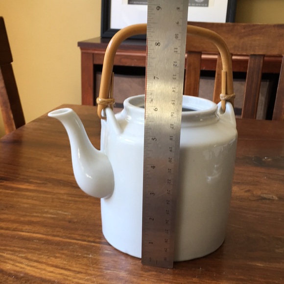 Vintage White Japanese Style Teapot w/ Bamboo Handle by Taylor & Ng (c) 1971 - Picture 14 of 16